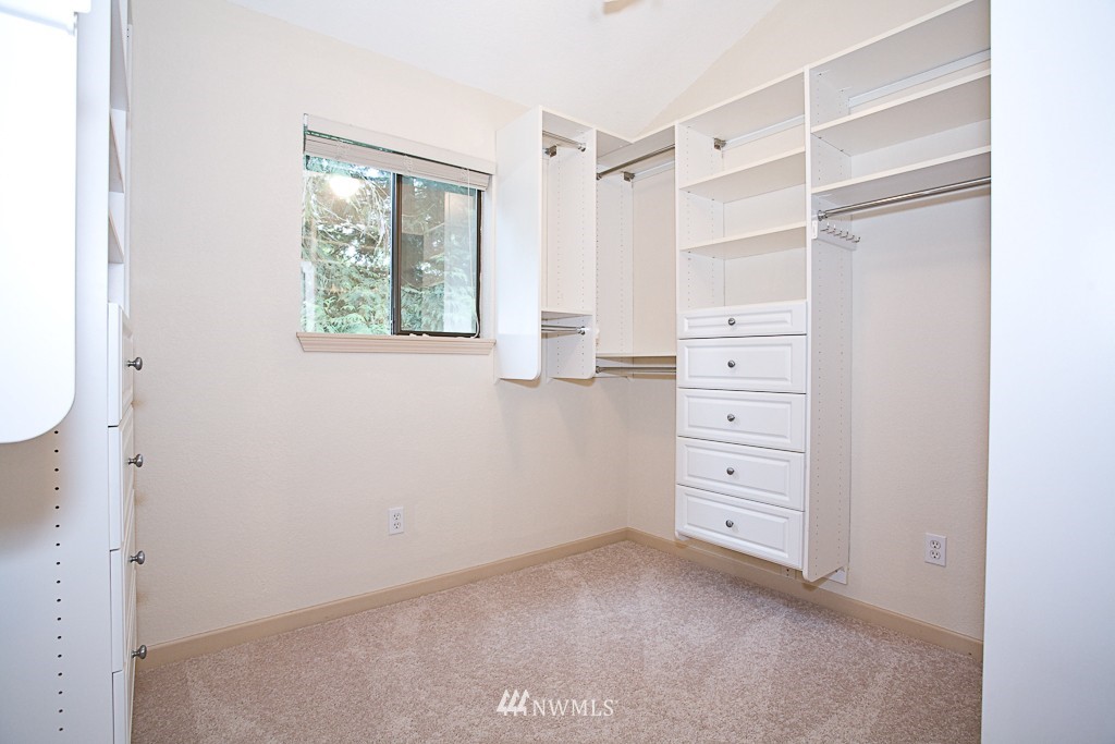 22118 4th Avenue Southeast Bothell, WA 98021 - Photo 11 of 25
