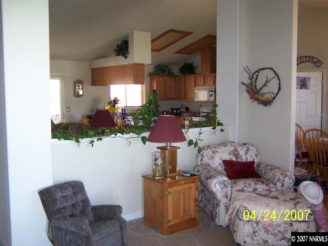 4175 Raven Drive Fallon, NV 89406 - Photo 4 of 9 a living room with furniture and a window