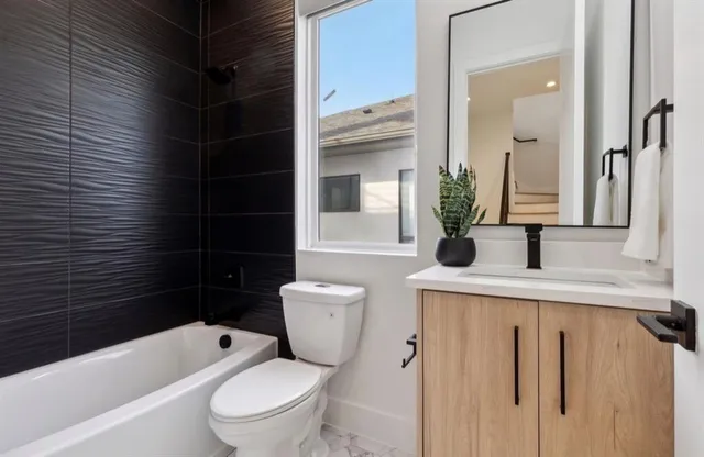 $5,200 | 2333 Vagas Street, Dallas, TX 75219