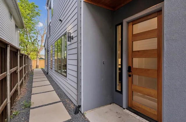 $5,200 | 2333 Vagas Street, Dallas, TX 75219