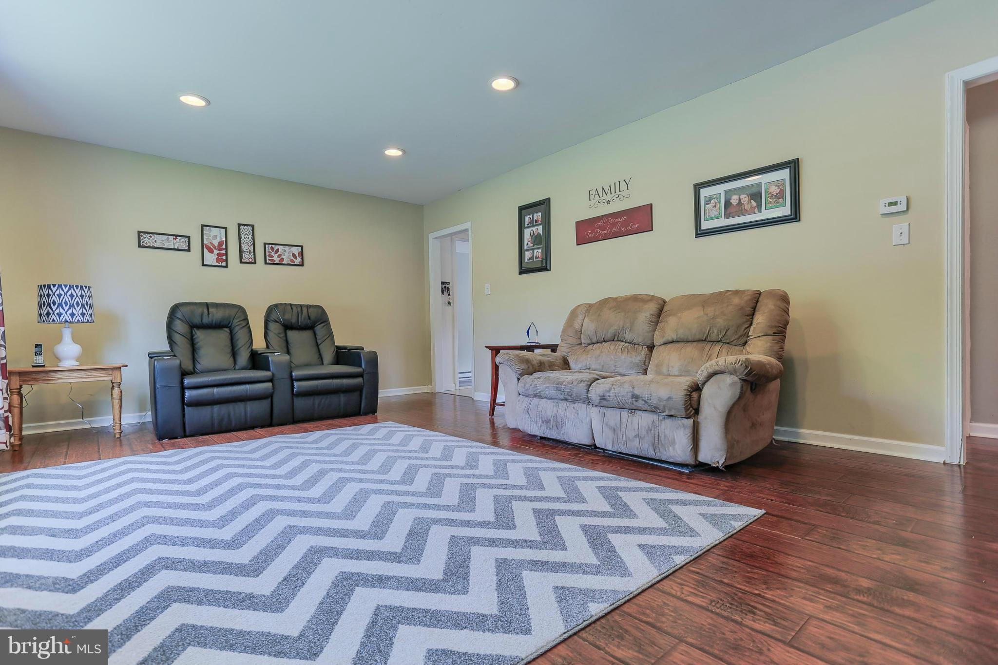 1043 Security Road Hagerstown, MD 21742 - Photo 15 of 29 Living Room