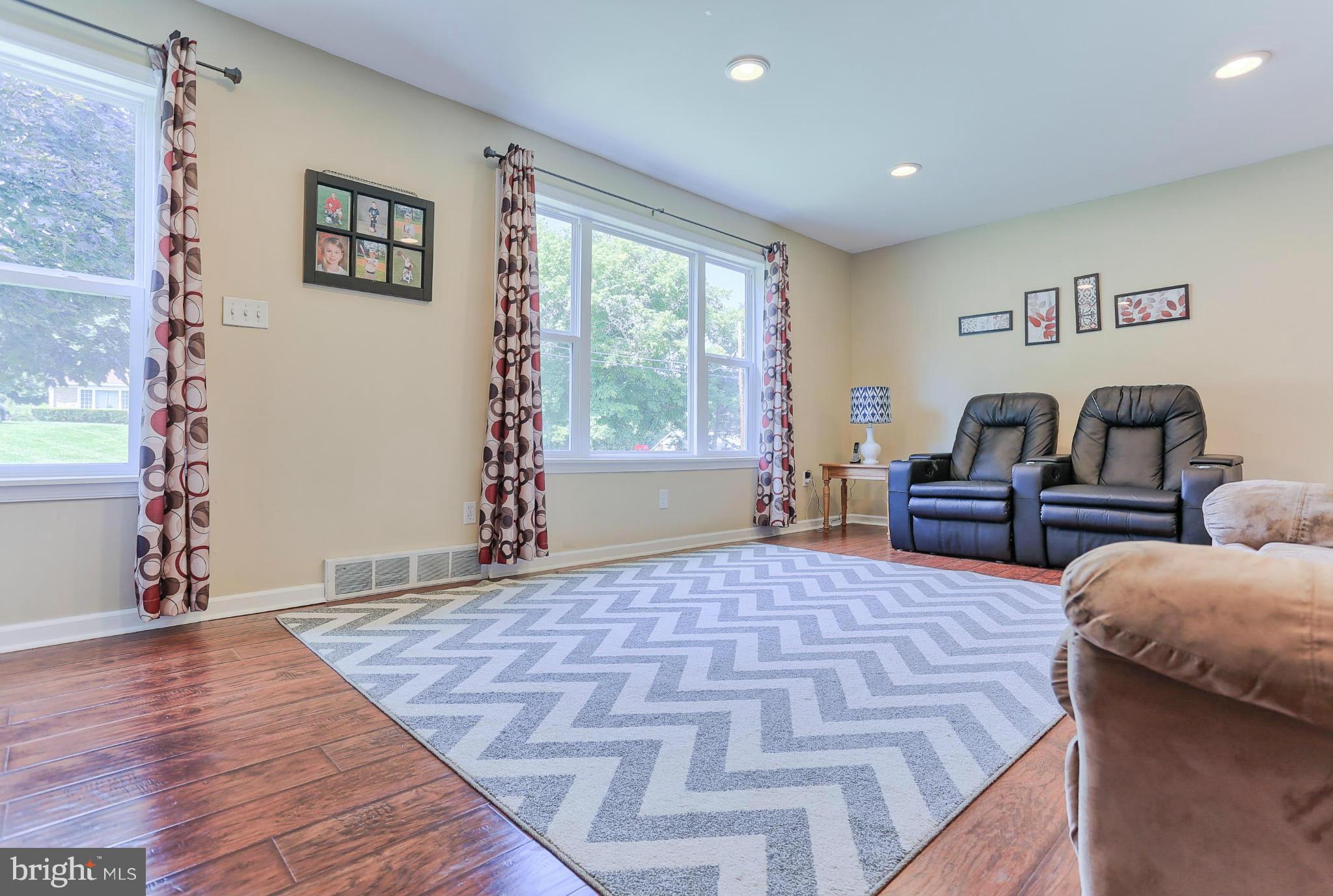 1043 Security Road Hagerstown, MD 21742 - Photo 16 of 29 Living Room