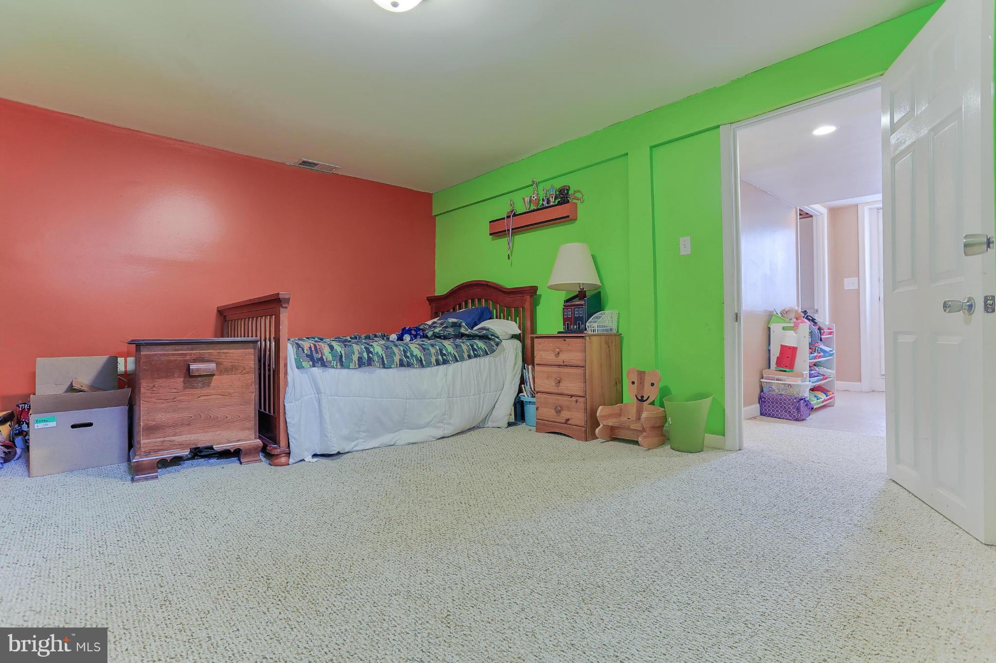 1043 Security Road Hagerstown, MD 21742 - Photo 24 of 29 Bedroom