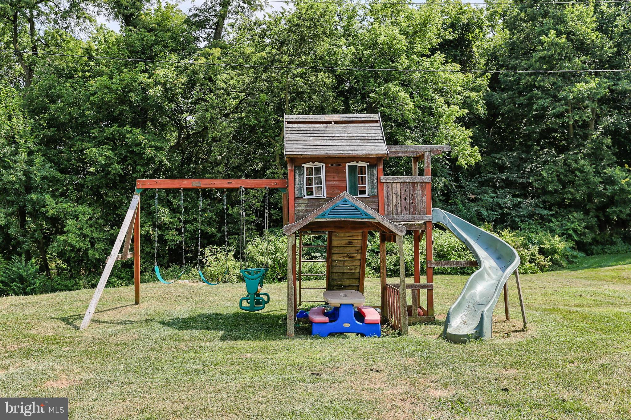 1043 Security Road Hagerstown, MD 21742 - Photo 5 of 29 flat yard for playtime!