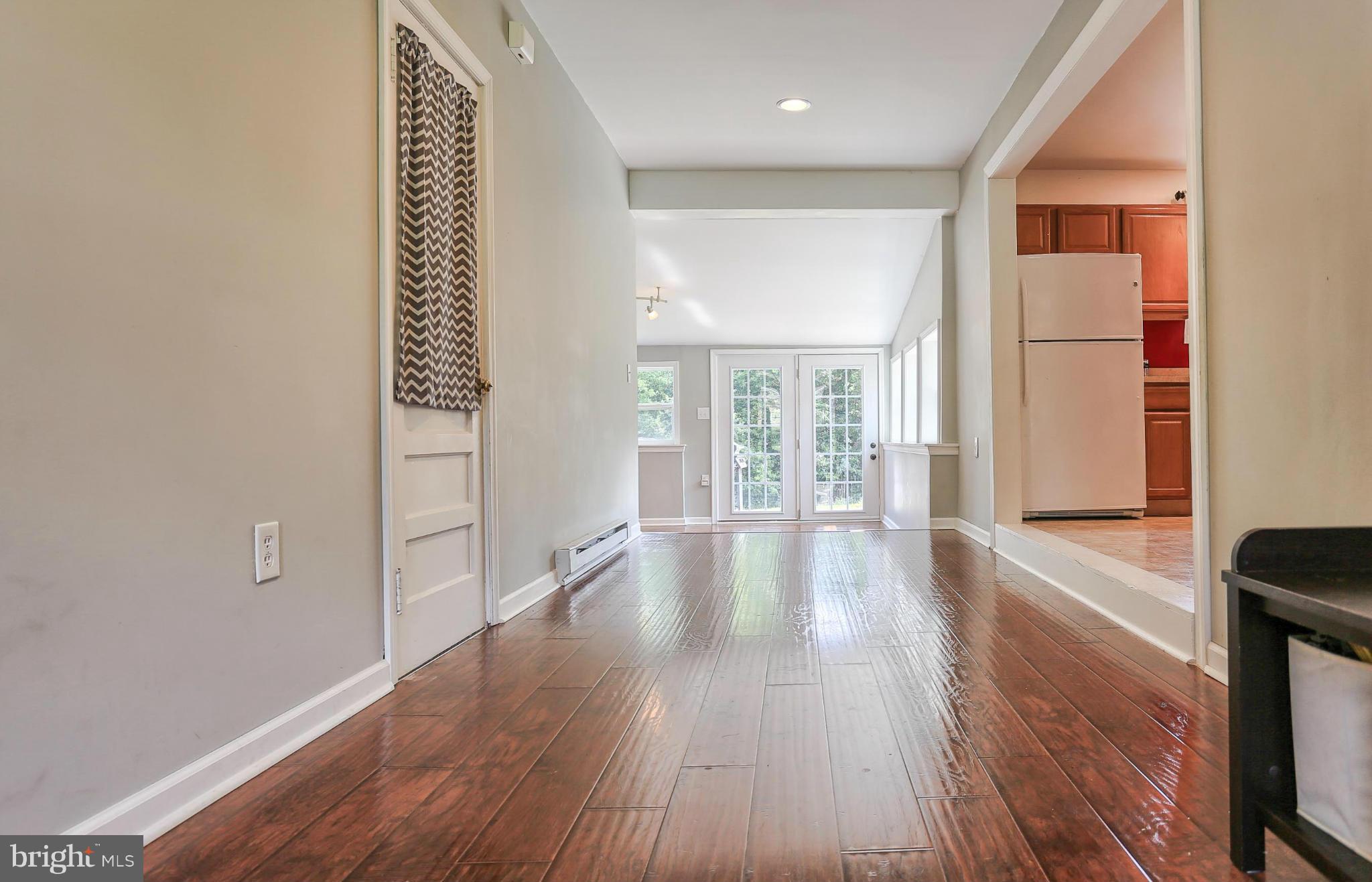 1043 Security Road Hagerstown, MD 21742 - Photo 8 of 29 Foyer entrance