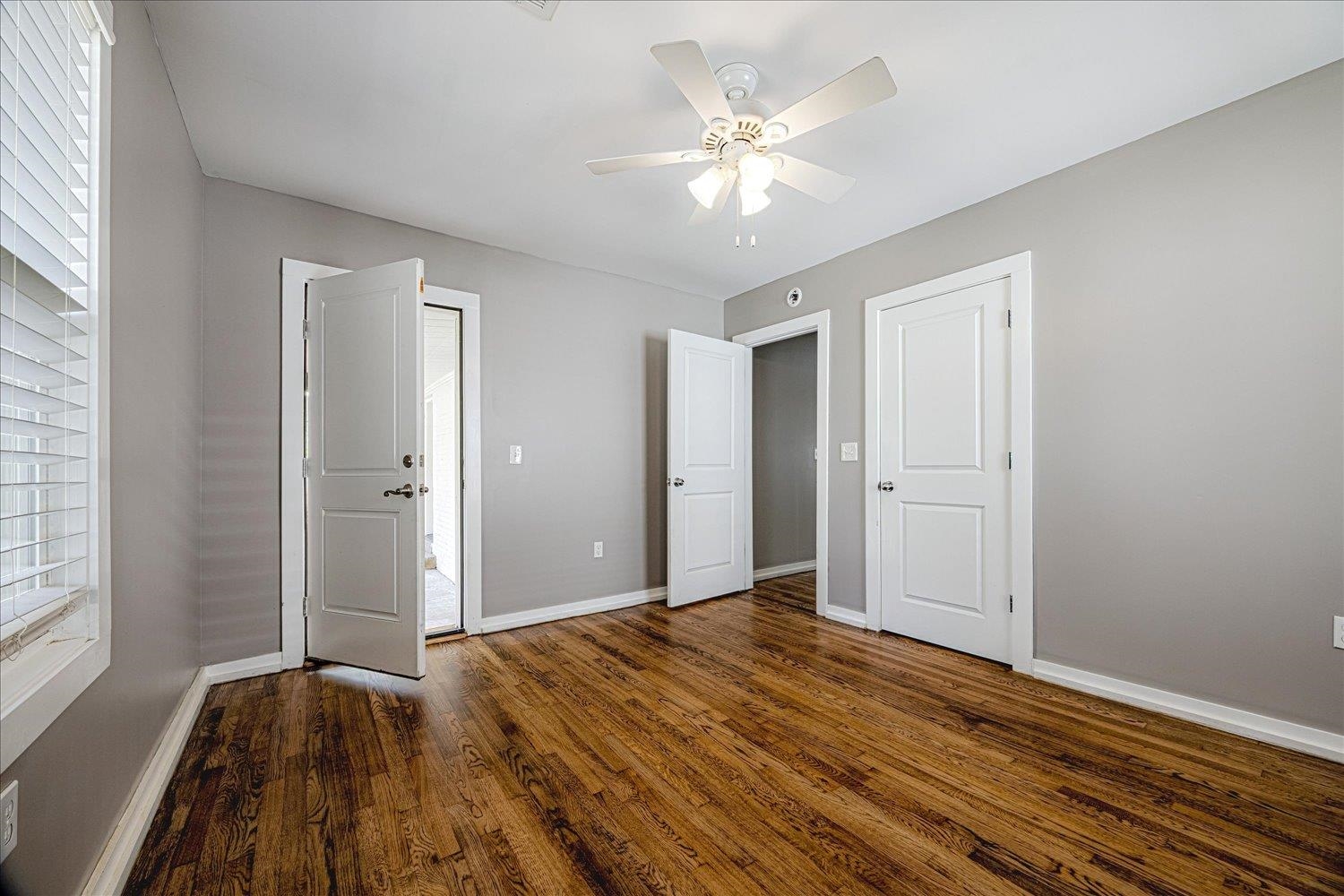 708 Loeb Street Memphis, TN 38111 - Photo 11 of 19 a view of a livingroom with wooden floor