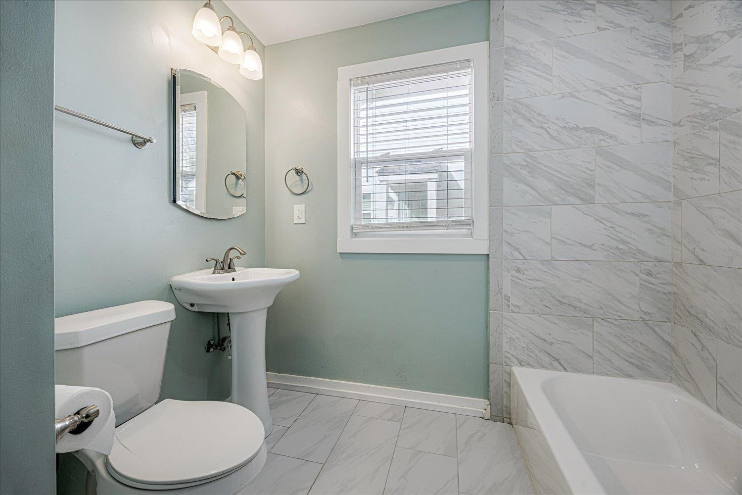 708 Loeb Street Memphis, TN 38111 - Photo 10 of 19 a bathroom with a sink a toilet and bathtub
