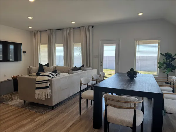 $2,500 | 5724 Knox Lndg Drive, Rosenberg, TX 77469