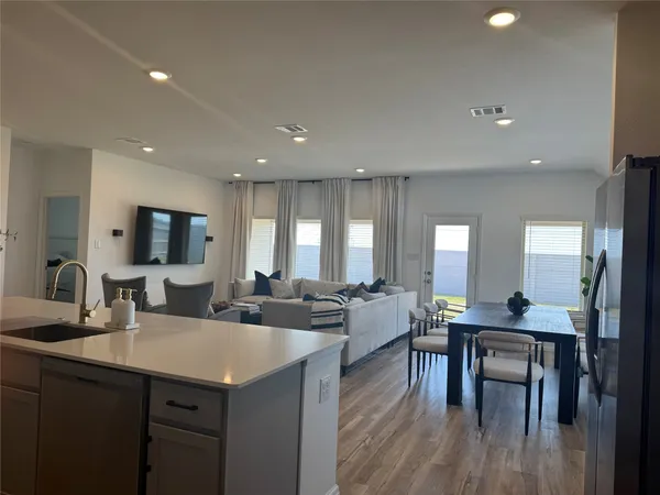 $2,500 | 5724 Knox Lndg Drive, Rosenberg, TX 77469