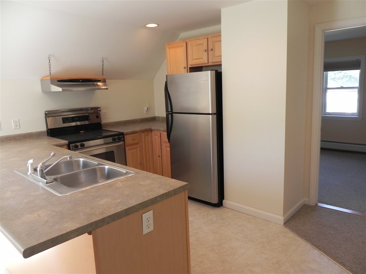 10 Carroll Street Exeter, NH 03833 - Photo 7 of 34