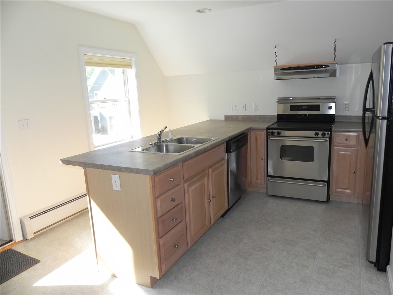 10 Carroll Street Exeter, NH 03833 - Photo 8 of 34