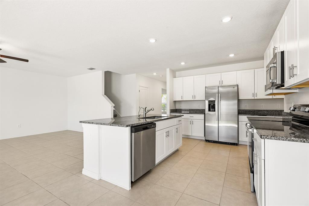 2881 Silver Scallop Loop Wimauma, FL 33598 - Photo 11 of 40