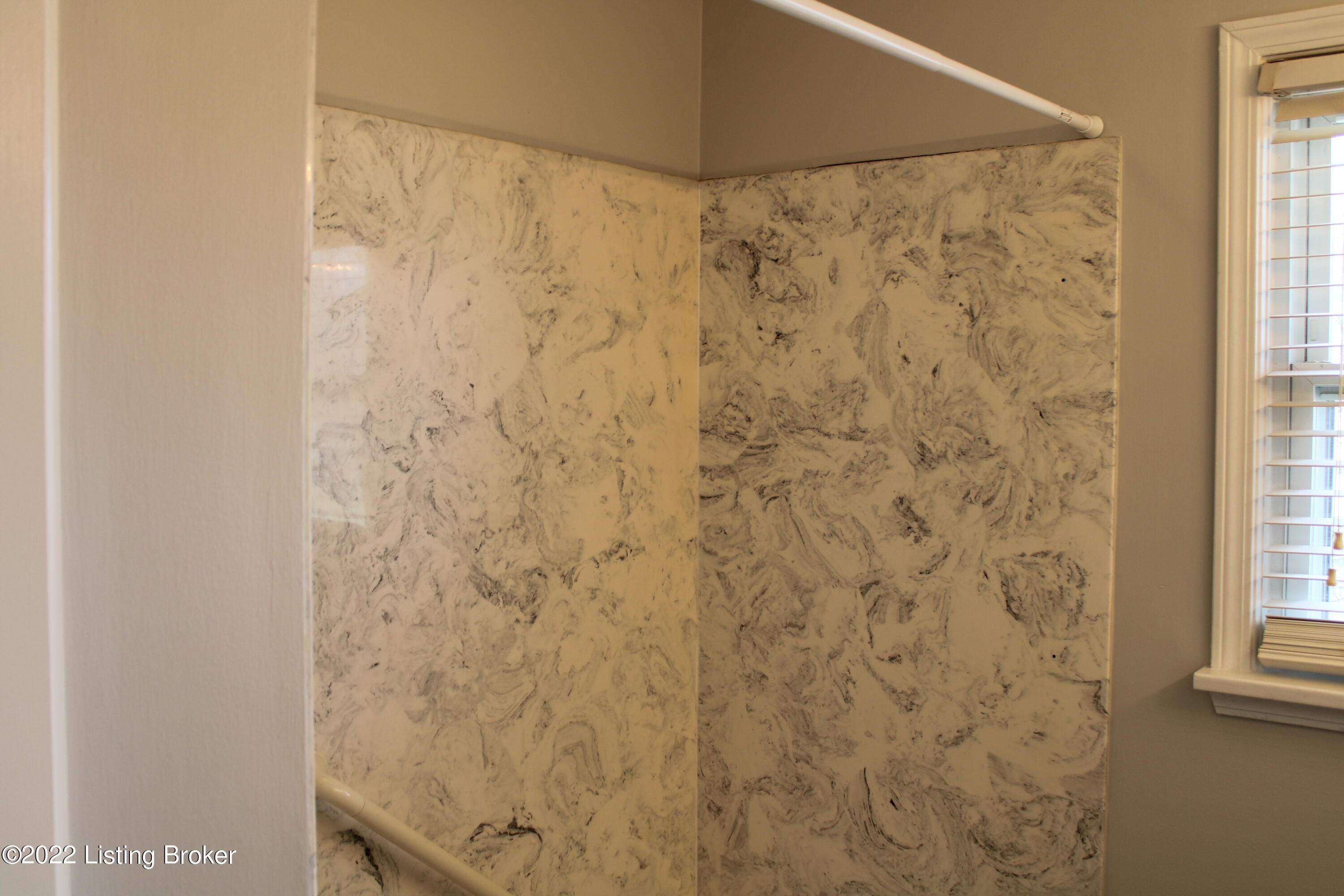 215 Ring Road Louisville, KY 40207 - Photo 15 of 34 Second Floor Full Bath