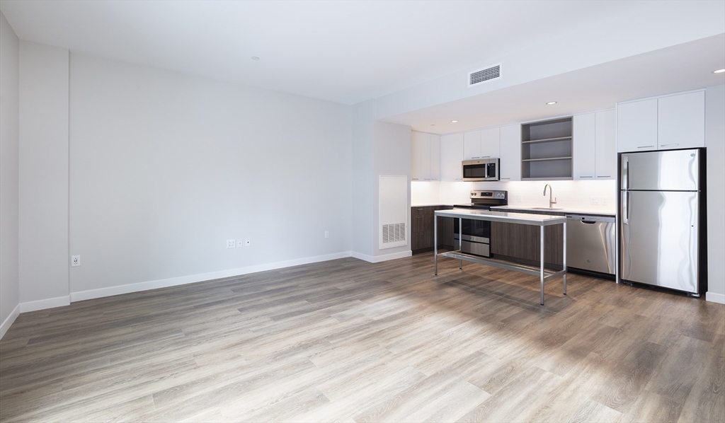 50 Rogers Street, Unit 306 Cambridge, MA 02142 - Photo 4 of 17