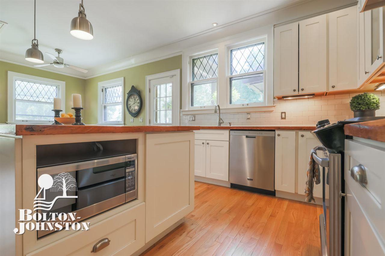 898 Westchester Road Grosse Pointe, MI 48230 - Photo 21 of 57 Kitchen
