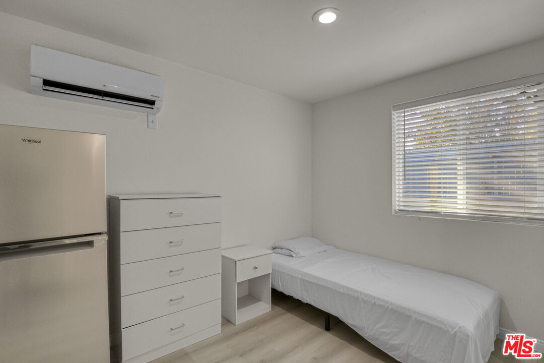 7705 Baird Avenue Reseda, CA 91335 - Photo 11 of 14