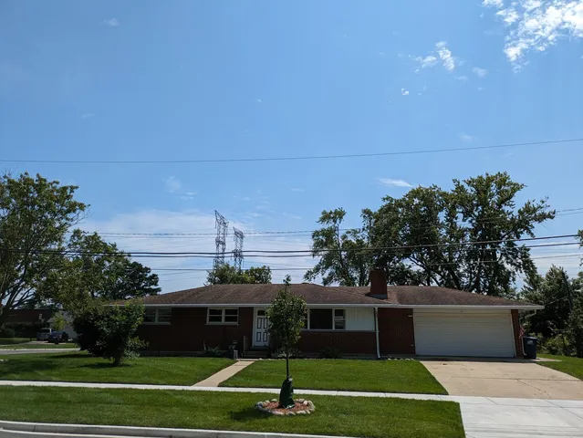 $405,000 | 381 West Millers Road, Des Plaines, IL 60016