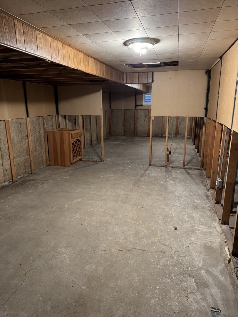 381 West Millers Road Des Plaines, IL 60016 - Photo 16 of 17