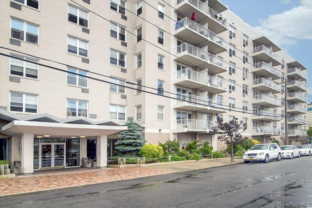 522 Shore Road, Unit 2V V Long Beach, NY 11561 - Photo 2 of 31 Front Entrance