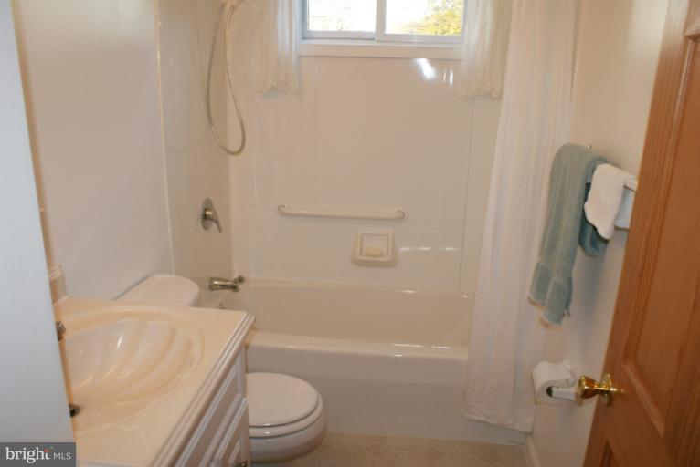 11 Graywood Road Baltimore, MD 21222 - Photo 10 of 12 Bath