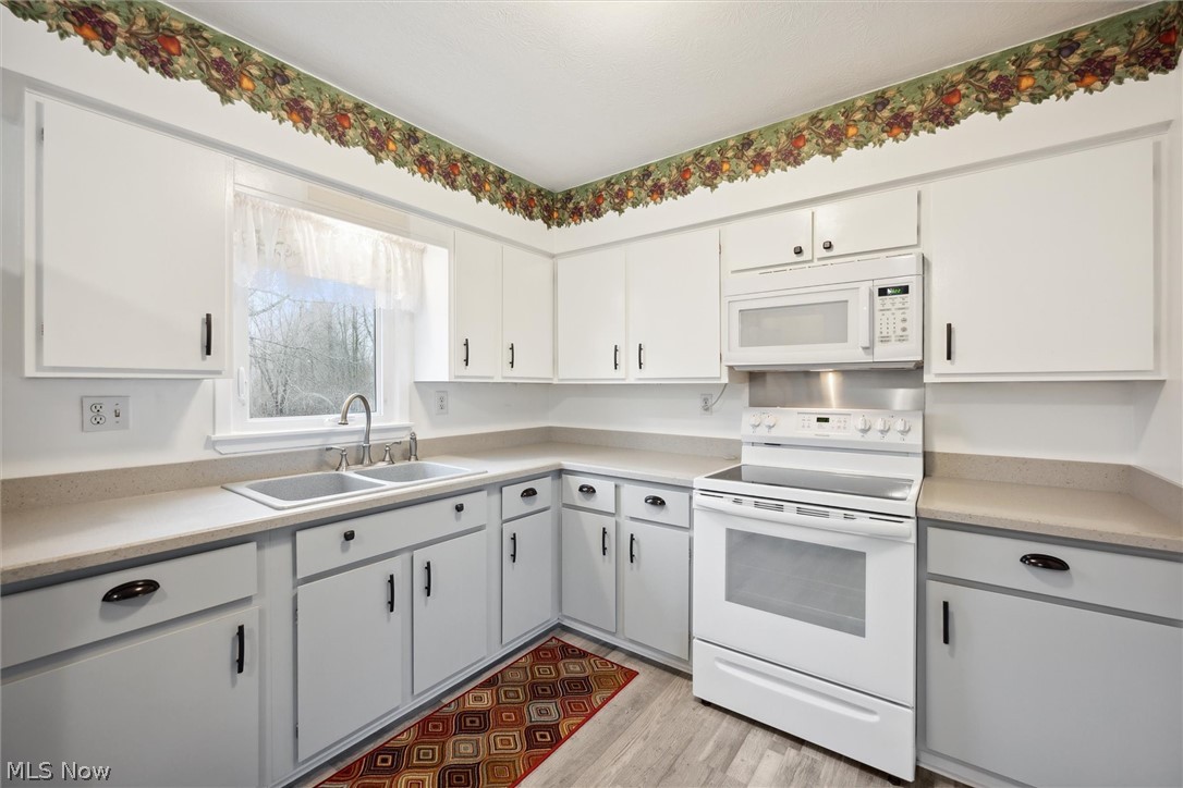 9685 Venus Road Chardon, OH 44024 - Photo 10 of 30 Kitchen