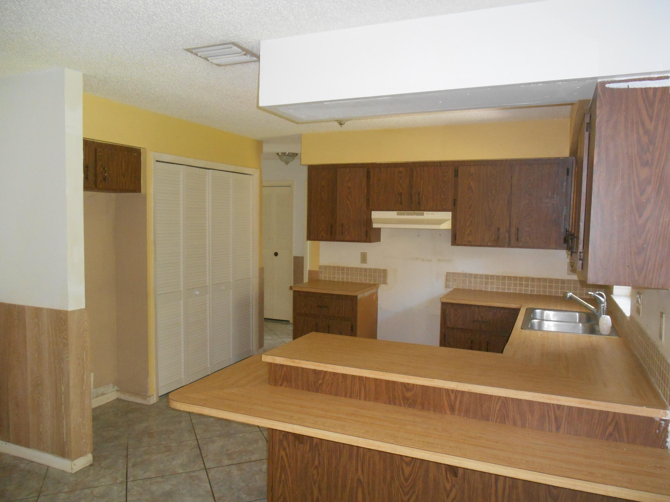 7608 Kenwood Road Fort Pierce, FL 34951 - Photo 8 of 11 9-29-2014 040