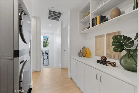 $1,349,000 | 5248 Segals Way, Sherman Oaks, CA 91411