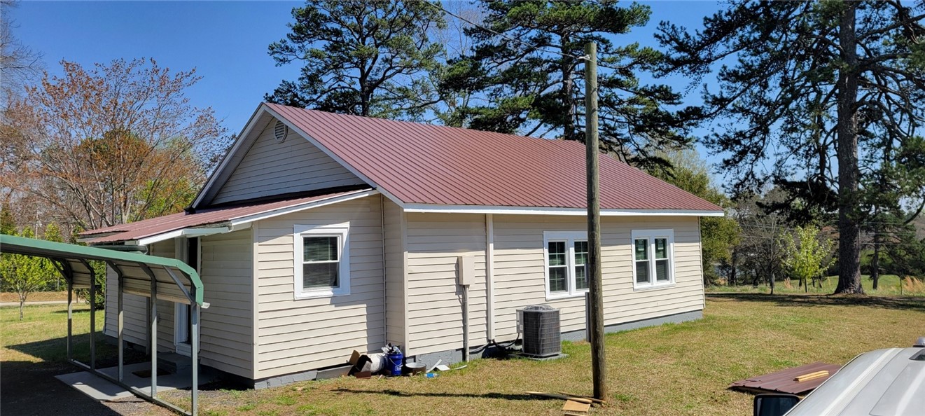 111 Sunshine Ridge Trail Westminster, SC 29693 - Photo 3 of 34 New Metal Roof installed March 2024