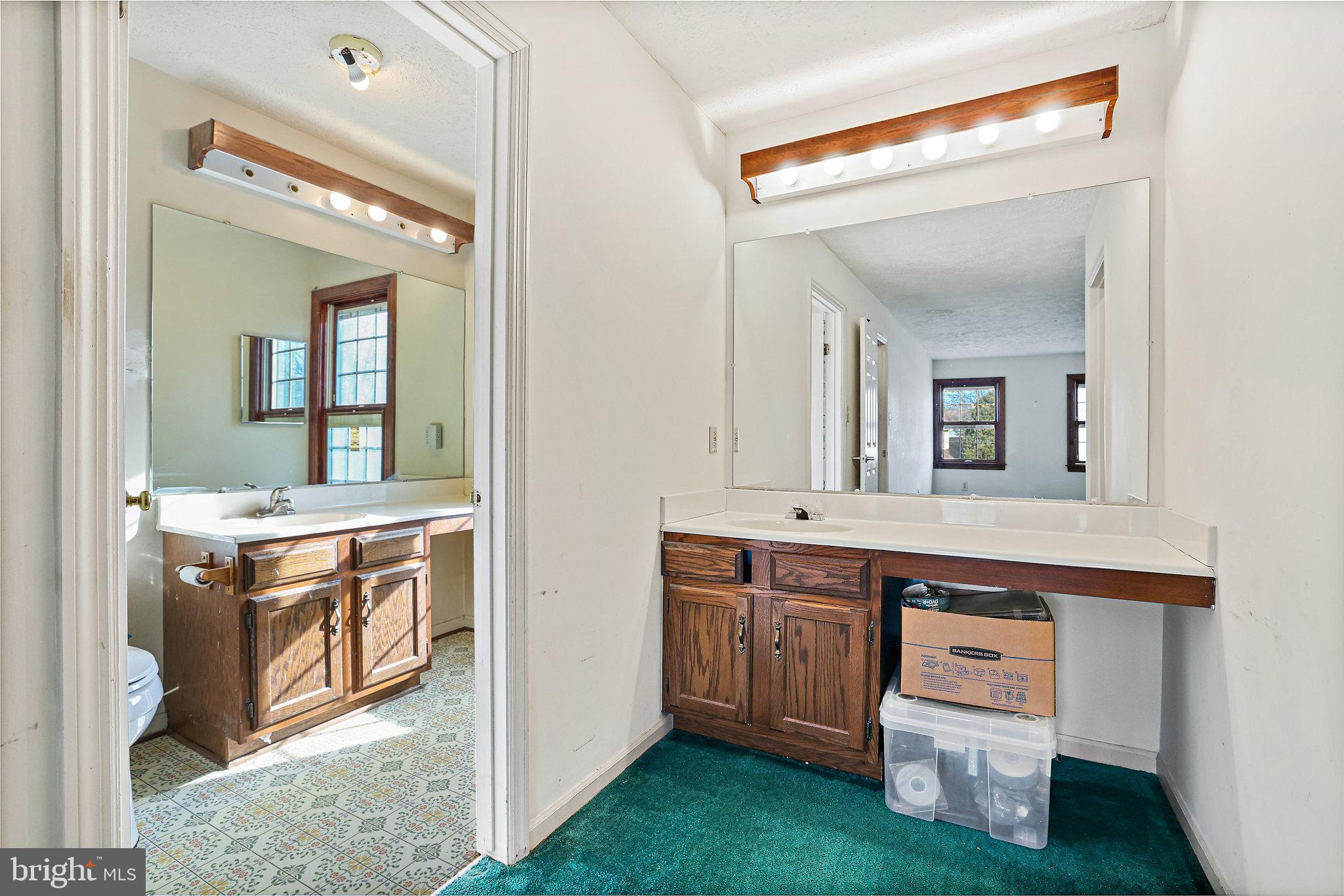 2235 Halter Lane Reston, VA 20191 - Photo 11 of 31 Primary bedroom dressing area with walk in closet