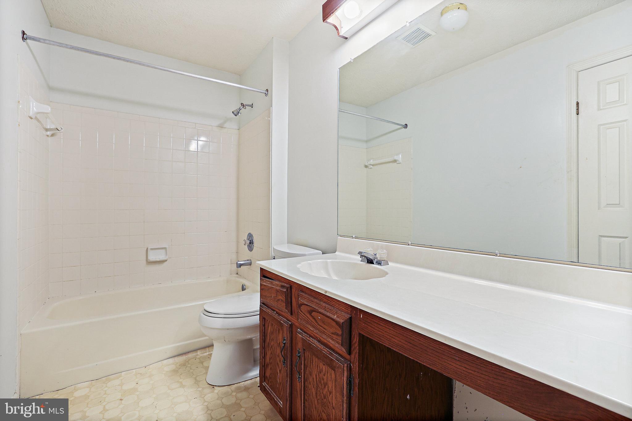2235 Halter Lane Reston, VA 20191 - Photo 14 of 31 Upper level hall bath