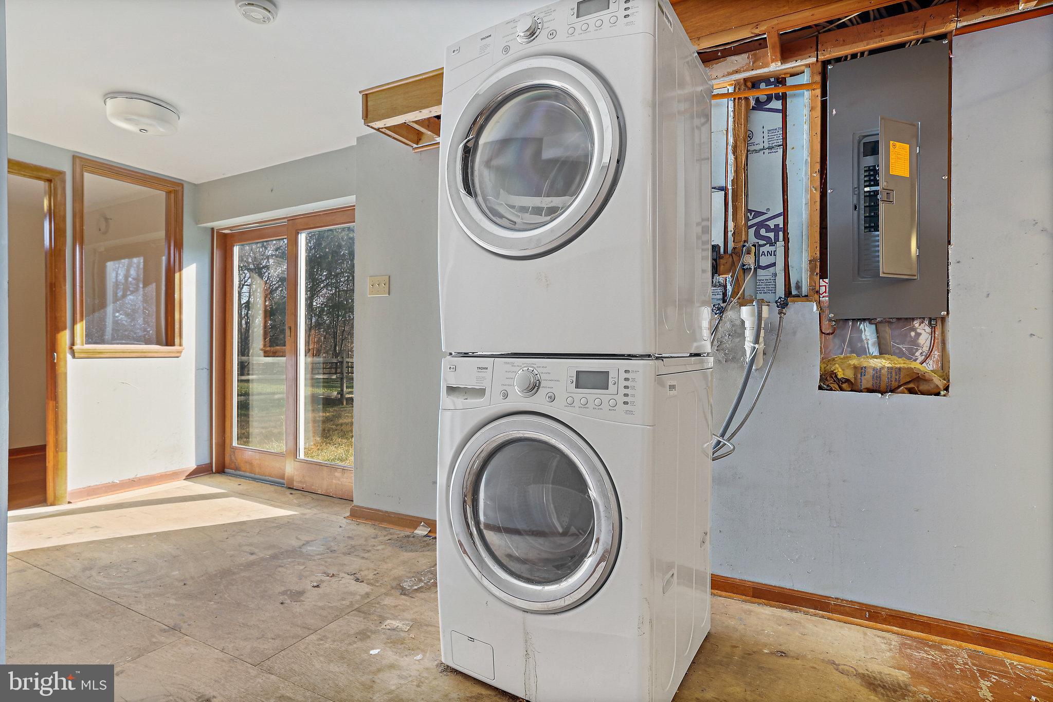 2235 Halter Lane Reston, VA 20191 - Photo 22 of 31 Washer and dryer