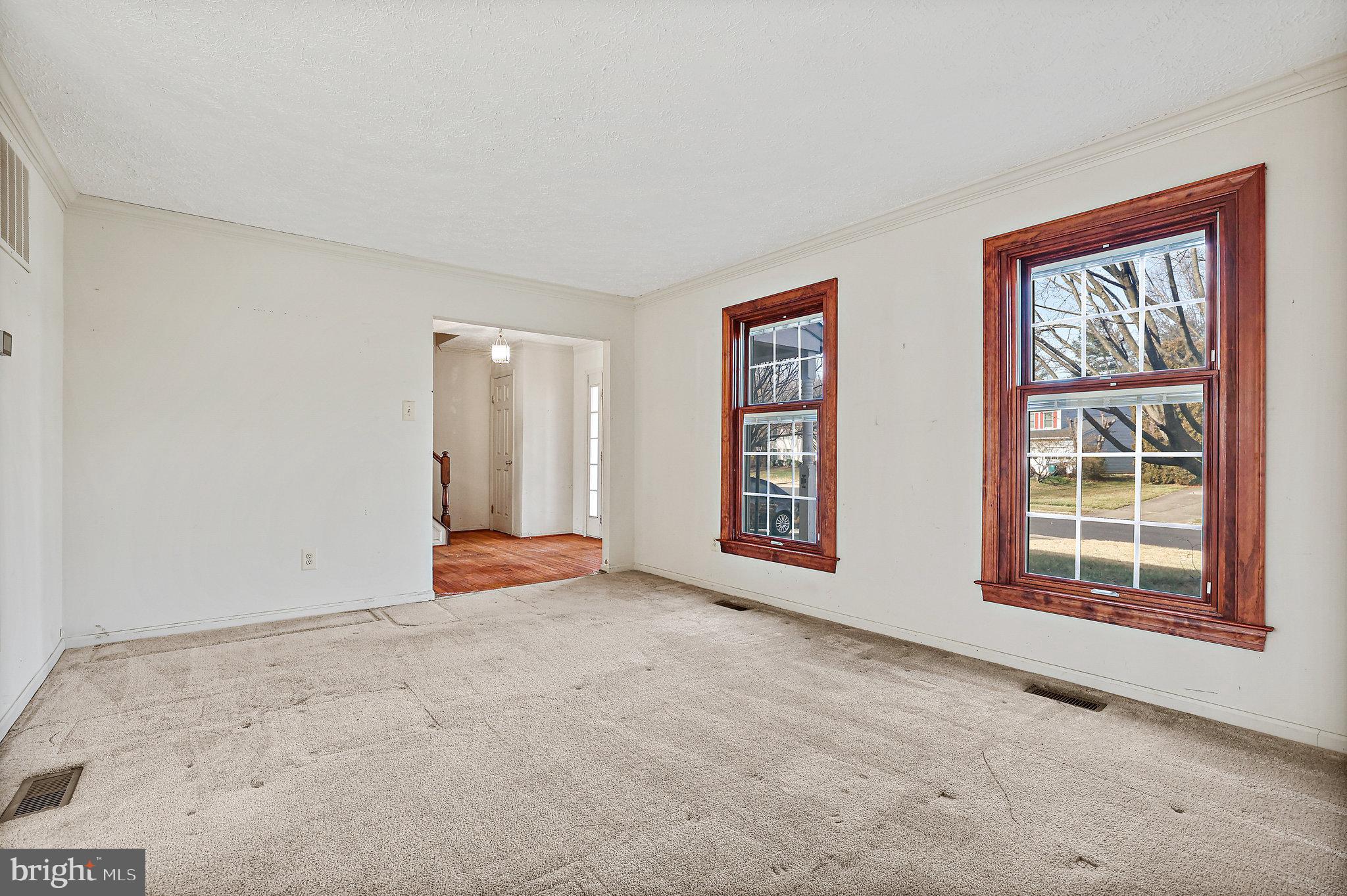 2235 Halter Lane Reston, VA 20191 - Photo 3 of 31 Living room