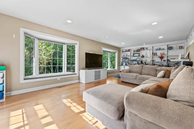 $3,500 | 641 Silver Rock Lane, Buffalo Grove, IL 60089