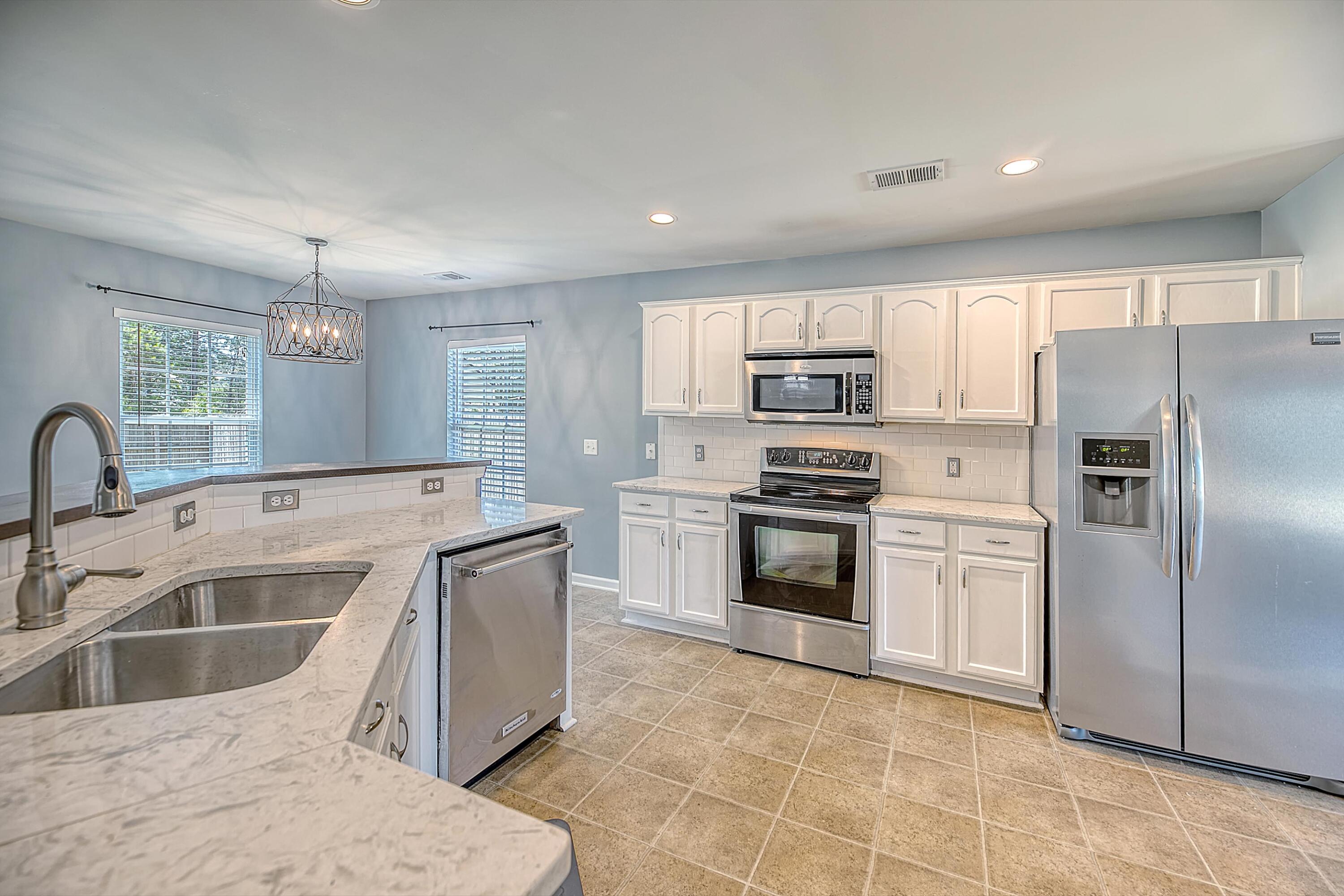 345 Deep River Road Summerville, SC 29486 - Photo 9 of 49 Kitchen