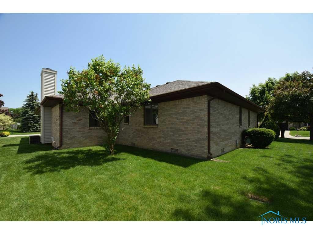 547 Thackeray Road Maumee, OH 43537 - Photo 11 of 14 Exterior Back.