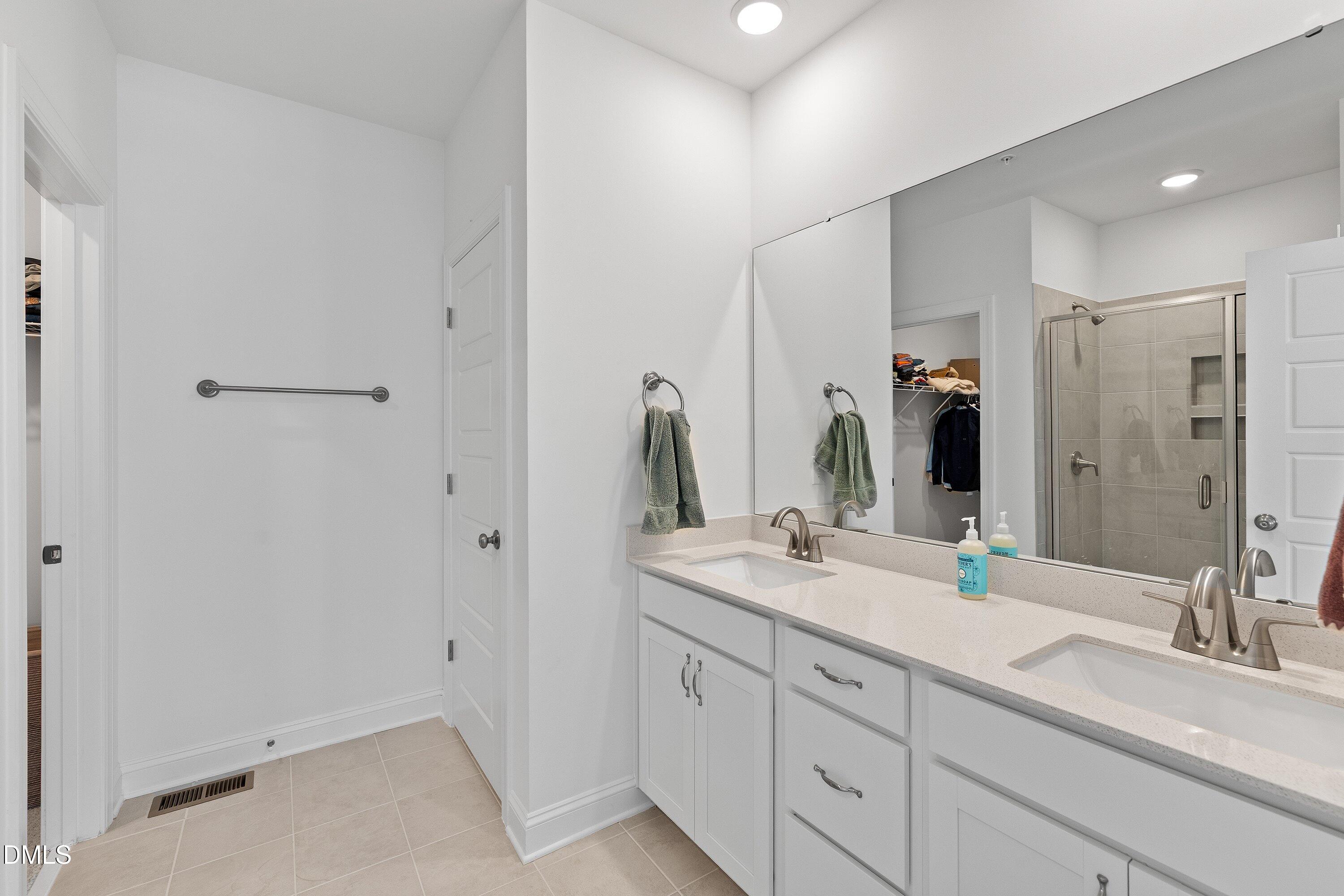 605 Hedrick Rdg Road Cary, NC 27519 - Photo 14 of 20 27-605 Hedrick Rdg Rd Unit 101_6060