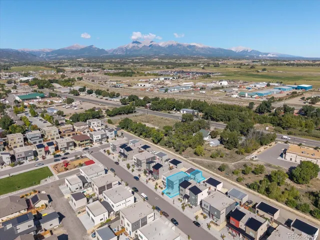 a view of outdoor space yard and green space