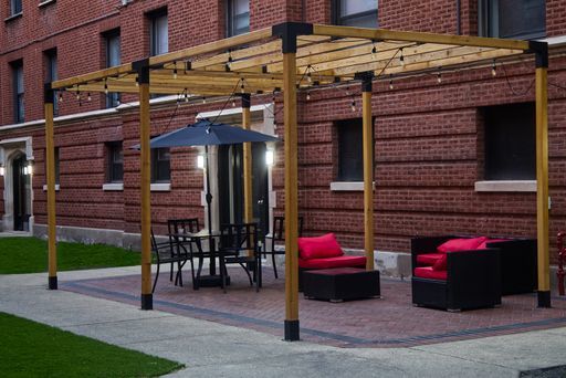 1700 West Juneway Terrace, Unit 3A Chicago, IL 60626 - Photo 13 of 17 a view of a building with sitting area