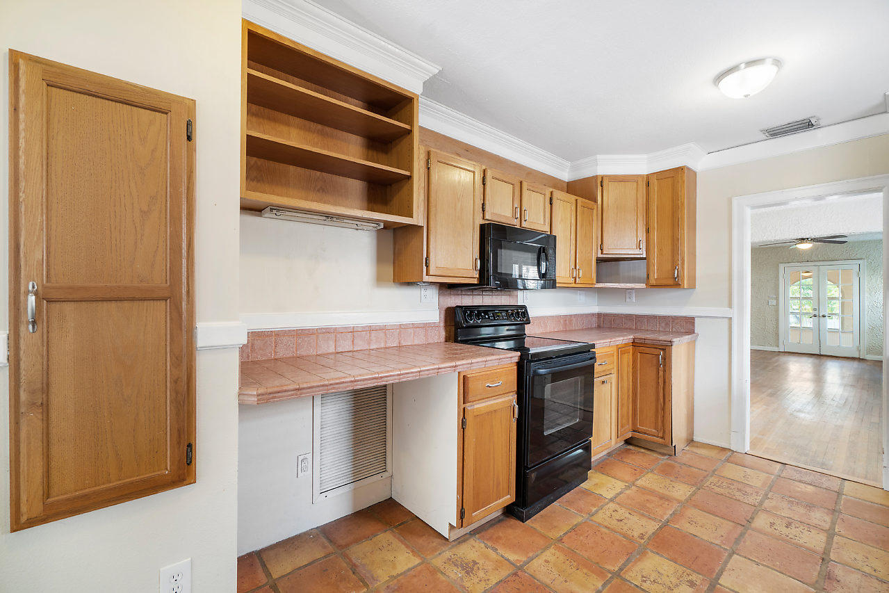 733 Colonial Road West Palm Beach, FL 33405 - Photo 16 of 27 016-733ColonialRd-WestPalmBeach-FL-small