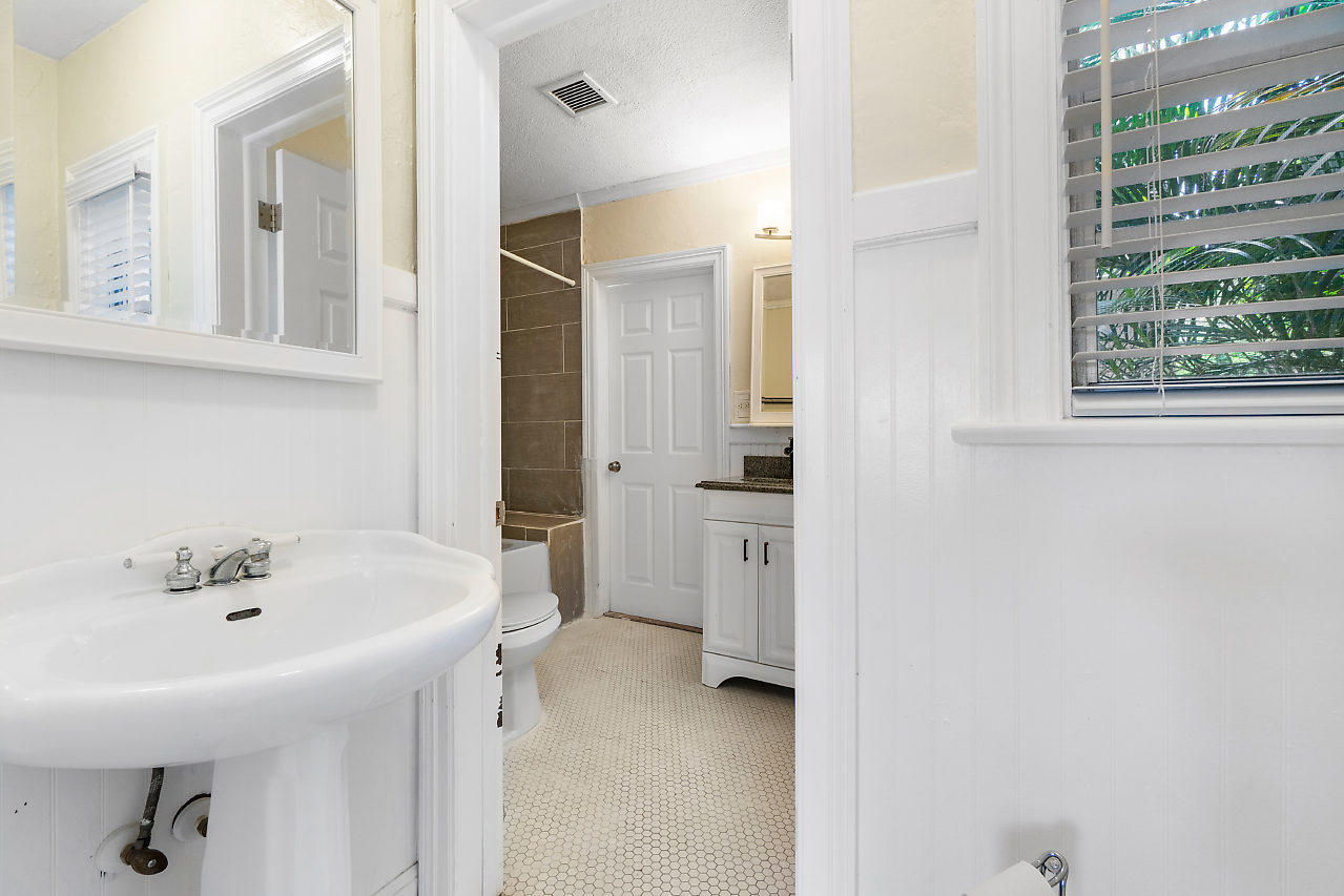 733 Colonial Road West Palm Beach, FL 33405 - Photo 18 of 27 018-733ColonialRd-WestPalmBeach-FL-small
