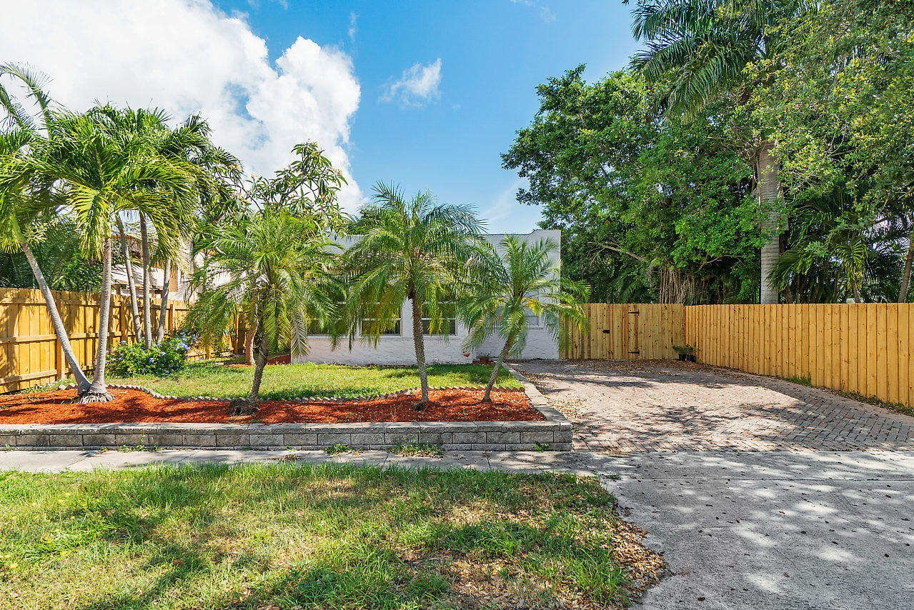 733 Colonial Road West Palm Beach, FL 33405 - Photo 2 of 27 002-733ColonialRd-WestPalmBeach-FL-small