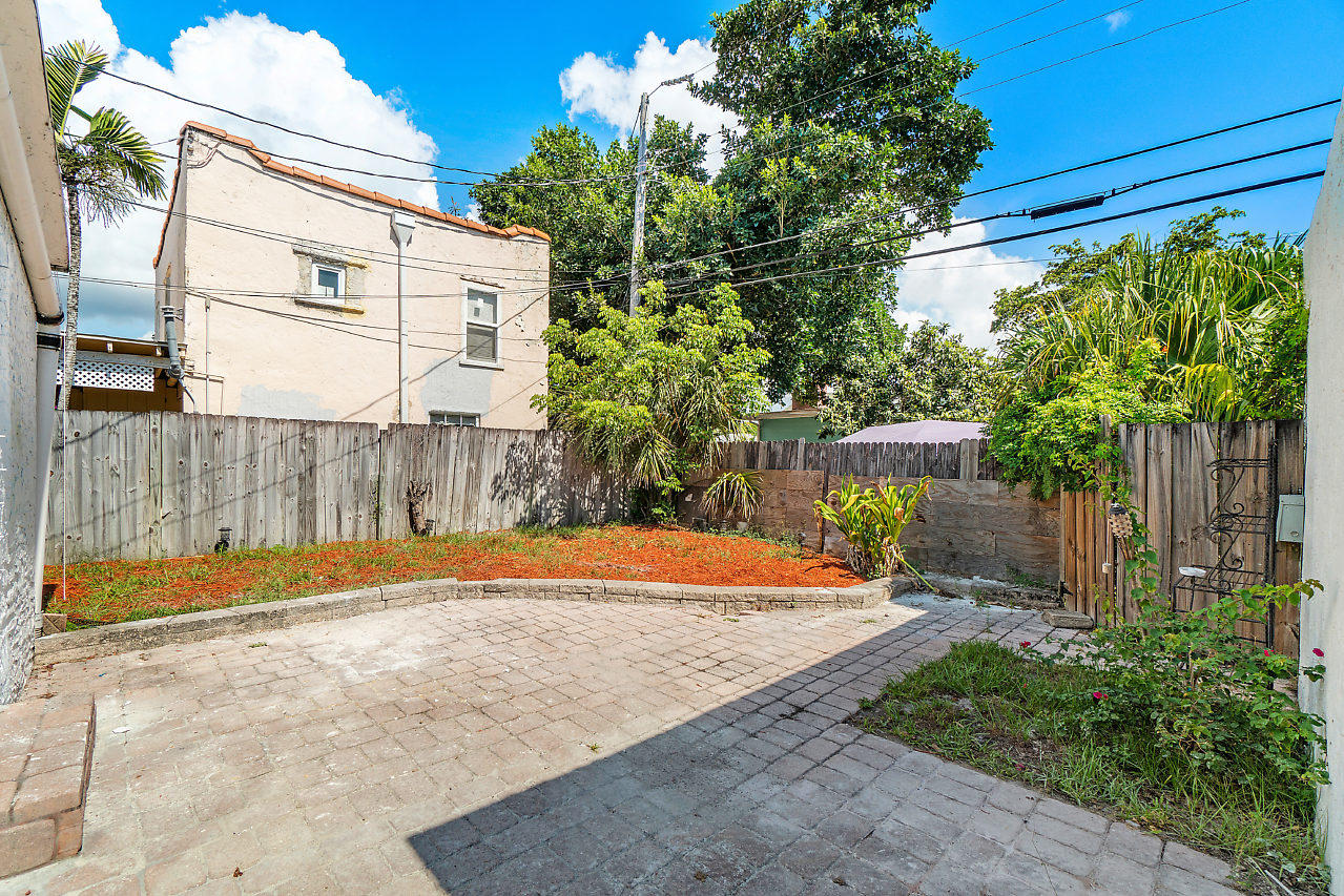 733 Colonial Road West Palm Beach, FL 33405 - Photo 25 of 27 025-733ColonialRd-WestPalmBeach-FL-small
