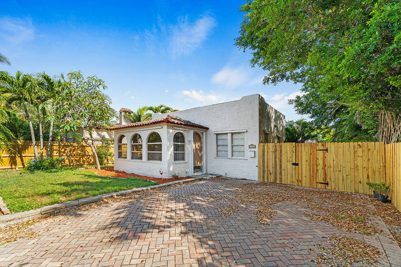 733 Colonial Road West Palm Beach, FL 33405 - Photo 4 of 27 004-733ColonialRd-WestPalmBeach-FL-small