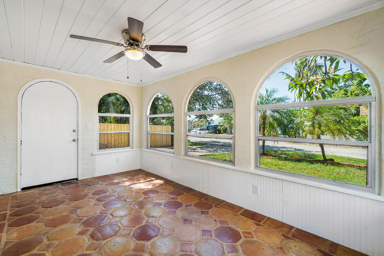 733 Colonial Road West Palm Beach, FL 33405 - Photo 5 of 27 005-733ColonialRd-WestPalmBeach-FL-small