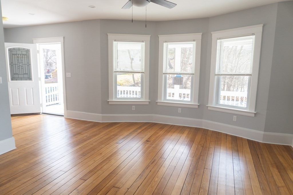 22 Riverside Court Saugus, MA 01906 - Photo 10 of 33