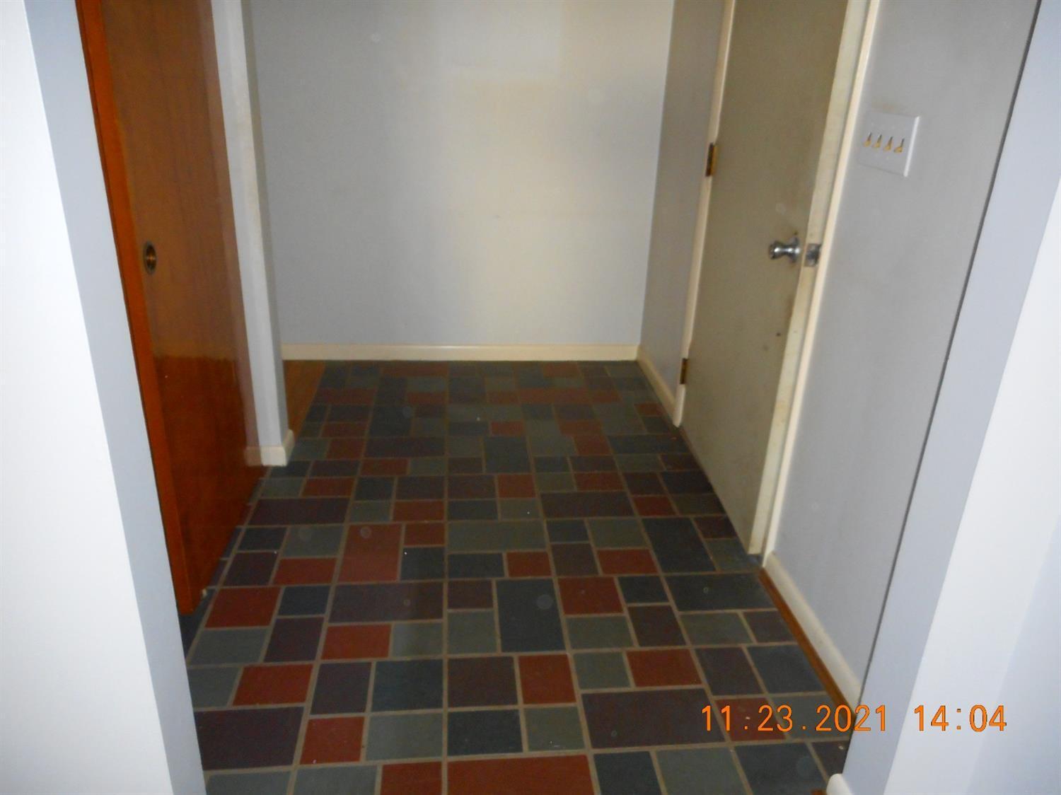 4814 Ebenezer Road Cincinnati, OH 45248 - Photo 3 of 29
