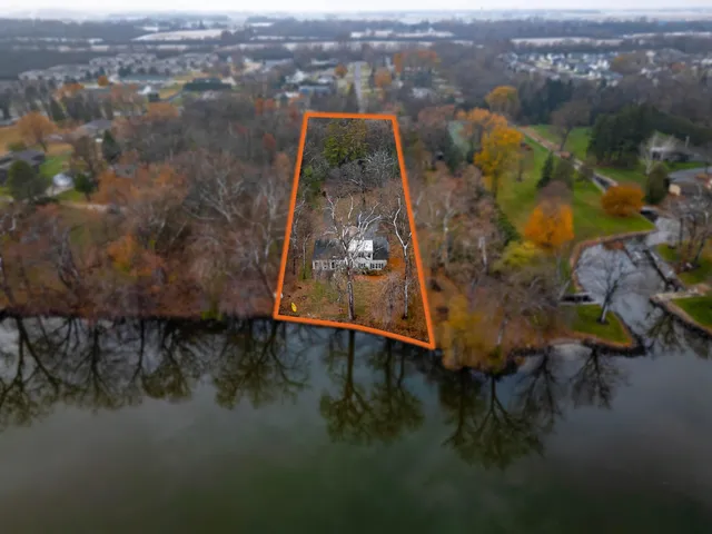 $799,900 | 3390 Fond Du Lac Road, Oshkosh, WI 54902