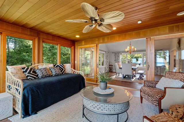 $799,900 | 3390 Fond Du Lac Road, Oshkosh, WI 54902