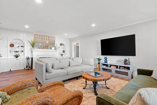 $799,900 | 3390 Fond Du Lac Road, Oshkosh, WI 54902