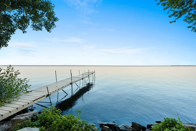 $799,900 | 3390 Fond Du Lac Road, Oshkosh, WI 54902